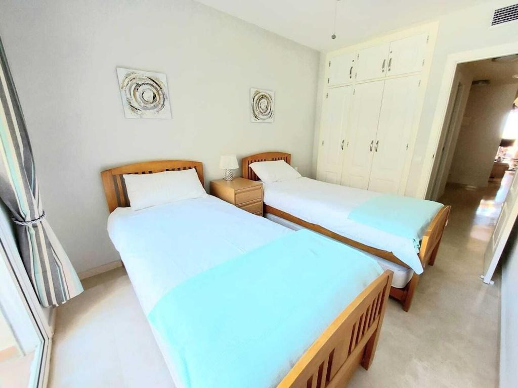 Duquesa Fairways, A Spacious Apartment With Fabulous Views And Facilities 马尼尔瓦 外观 照片