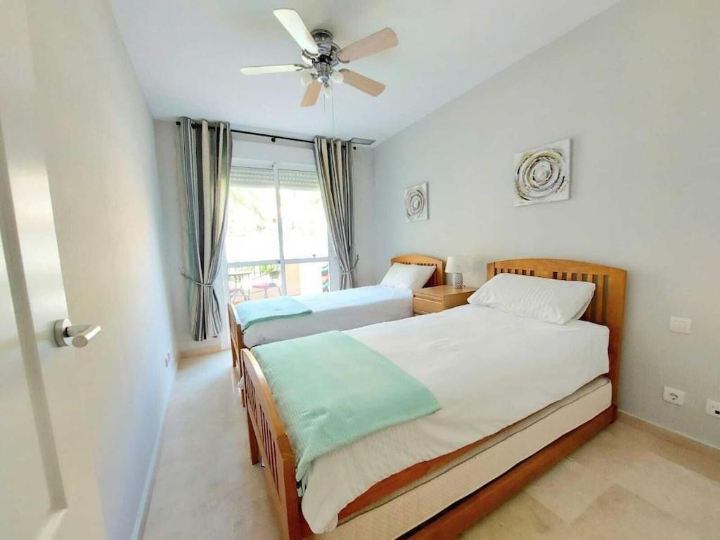 Duquesa Fairways, A Spacious Apartment With Fabulous Views And Facilities 马尼尔瓦 外观 照片