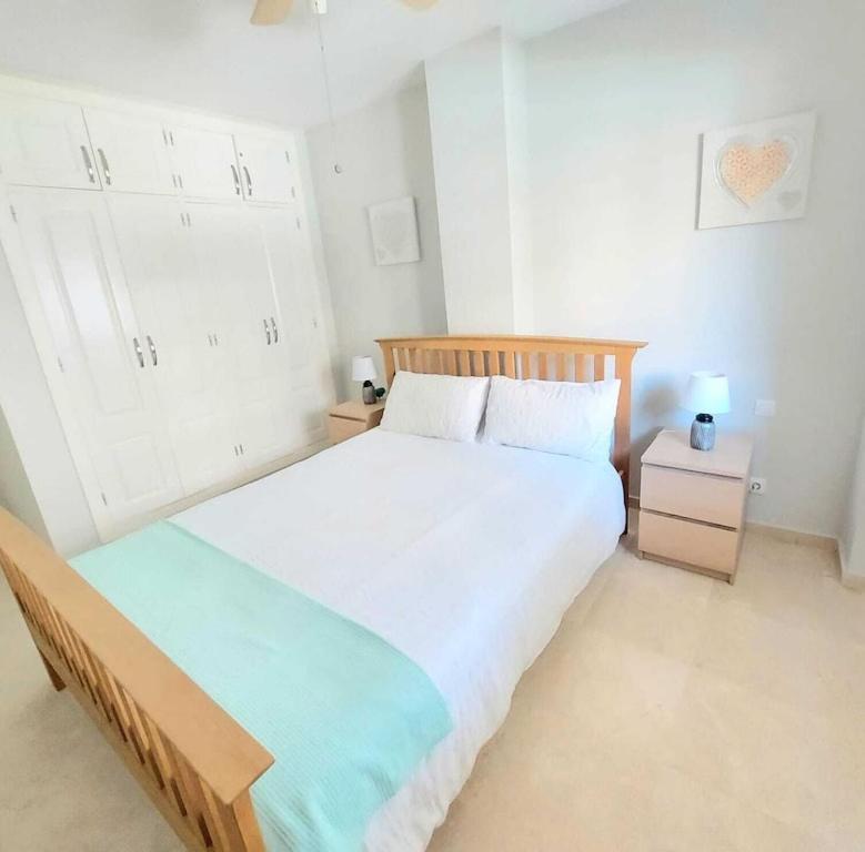 Duquesa Fairways, A Spacious Apartment With Fabulous Views And Facilities 马尼尔瓦 外观 照片